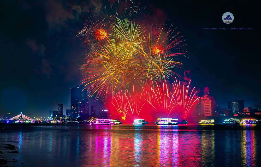 “Người khổng lồ” Ý thắp sáng sông Hàn bằng bản hòa ca ánh sáng