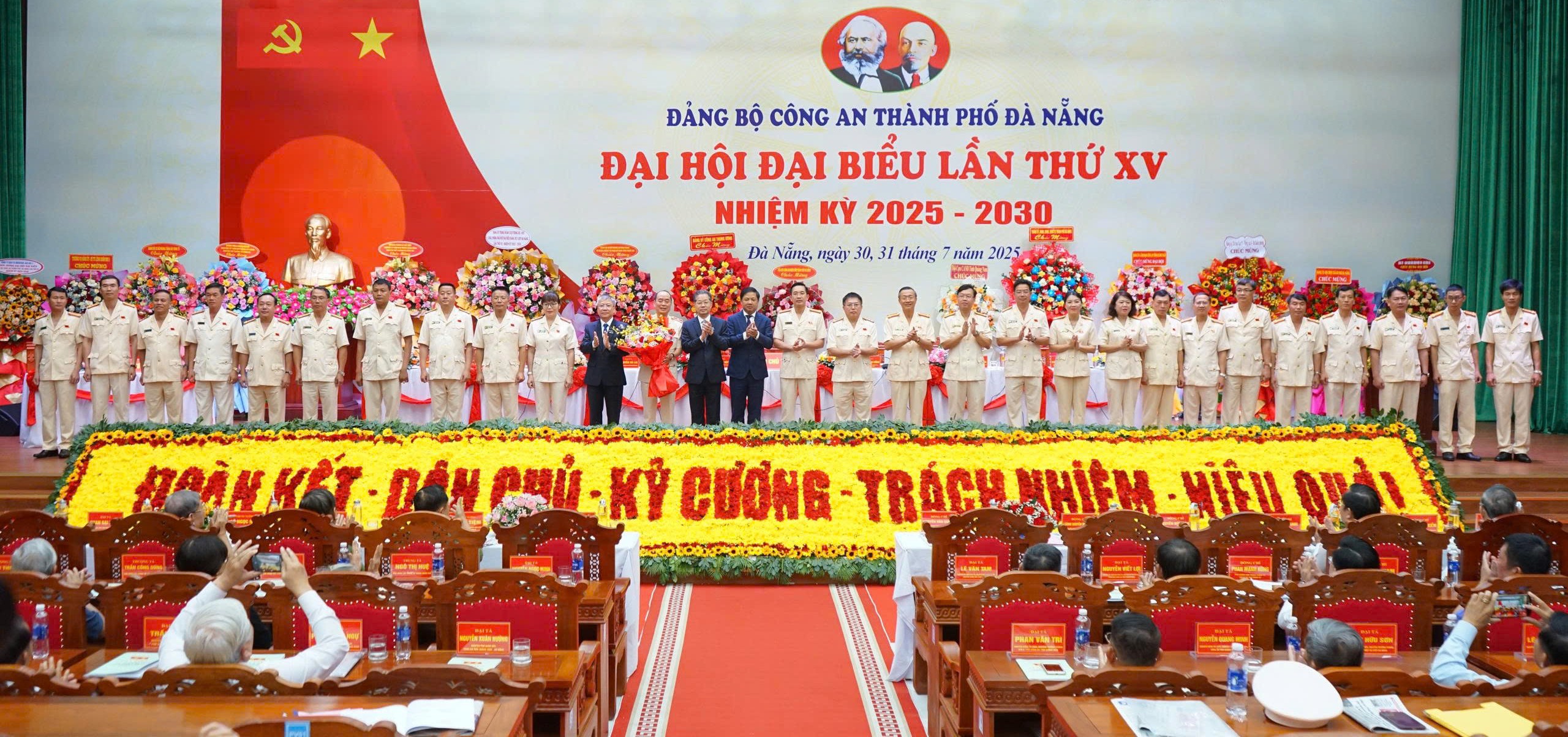 Xứng đáng là lực lượng chủ công, nòng cốt trong đảm bảo ANTT, tạo nền tảng vững chắc cho Đà Nẵng phát triển bền vững